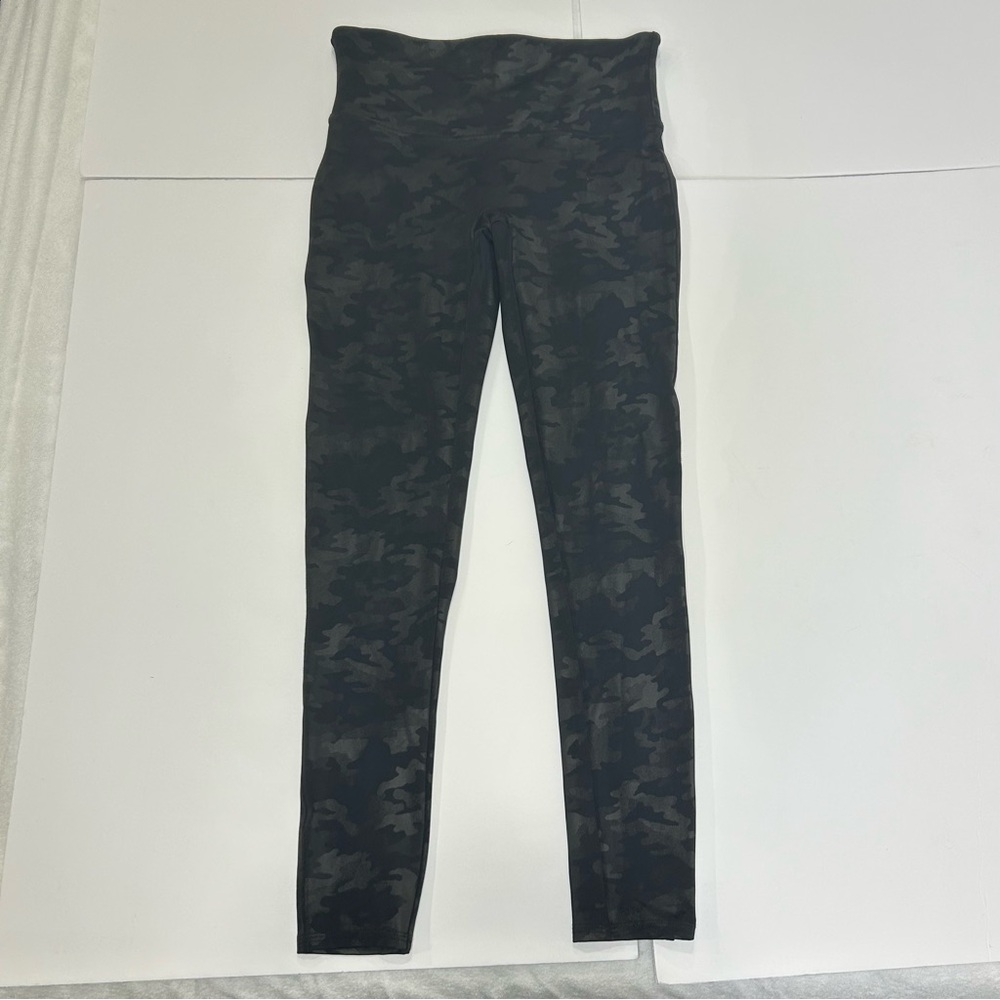 Spanx Black Camouflage Print High Waisted Leggings. Women’s Large